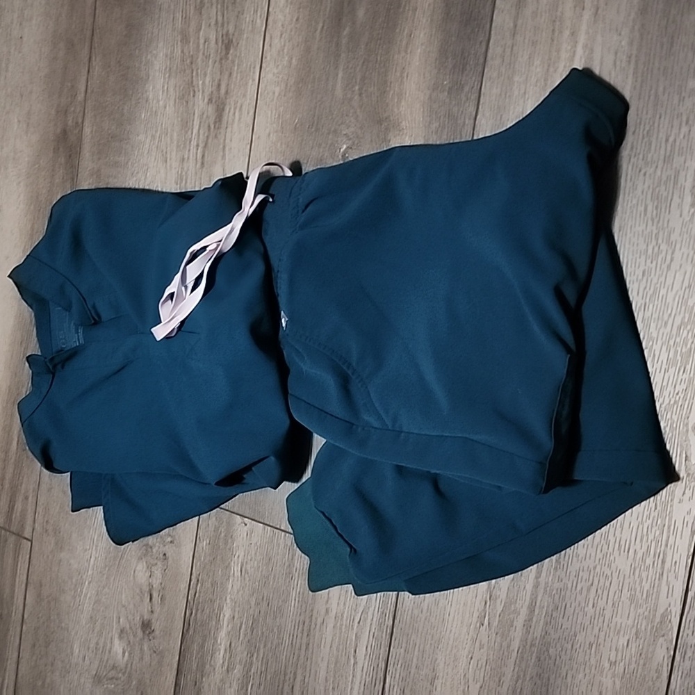 Figs Rafaela/HW Zamora Set In Caribbean Blue